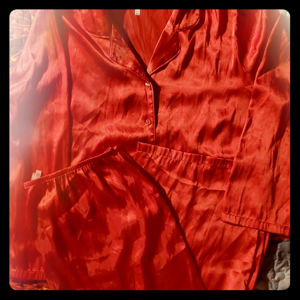 SOLD!!!! ❤Silk pajamas❤